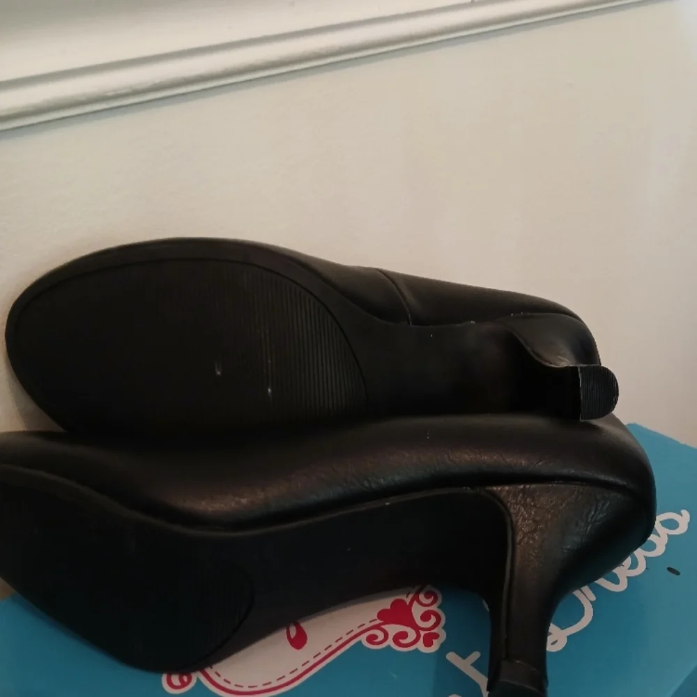Lily Black Comfort Cushion Women's Shoes - Picture 2 of 5